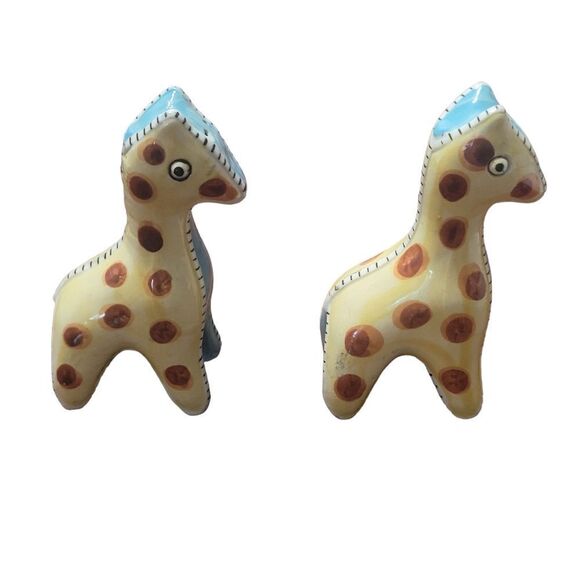 Vintage patchwork stitch giraffe salt and pepper shakers - Picture 4 of 6